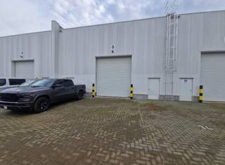 Magazijn Unit G : 375m² gelegen in een klein KMO-park op een boogscheut van de oprit van de E313 (Herentals Oost) en voorzien van alle...