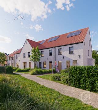 <strong>115 Duurzame Nieuwbouwwoningen te Koop in Leffinge</strong><br />Op korte afstand van Middelkerke en Oostende ontdek je ‘t Cleygoed, een uniek woonerf met 115 duurzame nieuwbouwwoningen. Hier kun je genieten van de rust van het platteland, terwijl de stad altijd binnen handbereik blijft. Of je nu een jong stel bent, een gezin hebt, een medior of een senior: in ‘t Cleygoed is er voor ieder wat wils. Groter of kleiner wonen, omringd door groen, met duurzame technieken die je klaarstomen voor de toekomst? Welkom in ‘t Cleygoed.<br /><br /><strong>Landelijke Wonen met Modern Comfort</strong><br />‘t Cleygoed biedt een mooie variëteit aan landelijke woningen voor wie rust en natuur zoekt. Iedere woning heeft een eigen karakter en een uitstraling die perfect past bij de omliggende natuur. Of je nu kiest voor een gesloten of halfopen bebouwing, hier voel je je meteen thuis. Een landelijke stijl gecombineerd met het allernieuwste moderne comfort: ‘t Cleygoed maakt je woondroom werkelijkheid.<br /><br /><strong>Jouw Ideale Woning</strong><br />Net zoals iedereen uniek is, zo zijn ook onze duurzame nieuwbouwwoningen dat. Wat ze gemeen hebben, is een hoogwaardige afwerking en de mogelijkheid om je woning helemaal naar wens in te richten. In ‘t Cleygoed is het meer dan een huis: het is een plek waar jouw wensen werkelijkheid worden. Ontdek hoe onze plannen perfect aansluiten bij jouw visie en maak van wonen in ‘t Cleygoed jouw eigen stukje rust.<br /><br /><strong>Dicht bij de Kust en de Polders</strong><br />Deze nieuwbouwwoningen bieden het beste van twee werelden: de serene rust van de polders en de levendige kust dichtbij. Middelkerke en Oostende liggen binnen handbereik, wat betekent dat je de landelijke charme kunt combineren met het gemak van de stad. De ideale plek voor wie deconnectie zoekt, zonder de connectie met het dagelijkse leven te verliezen.<br /><br /><strong>Jouw Droomwoning in Fase 1</strong><br />‘t Cleygoed is een woonerf dat een gevarieerd aanbod aan woningen biedt. Wat je wensen ook zijn, wij maken ze werkelijkheid. Fase 1 van dit veelbelovende project is nu in verkoop. Grijp de kans om jouw droomwoning te bemachtigen!<br /><br />
