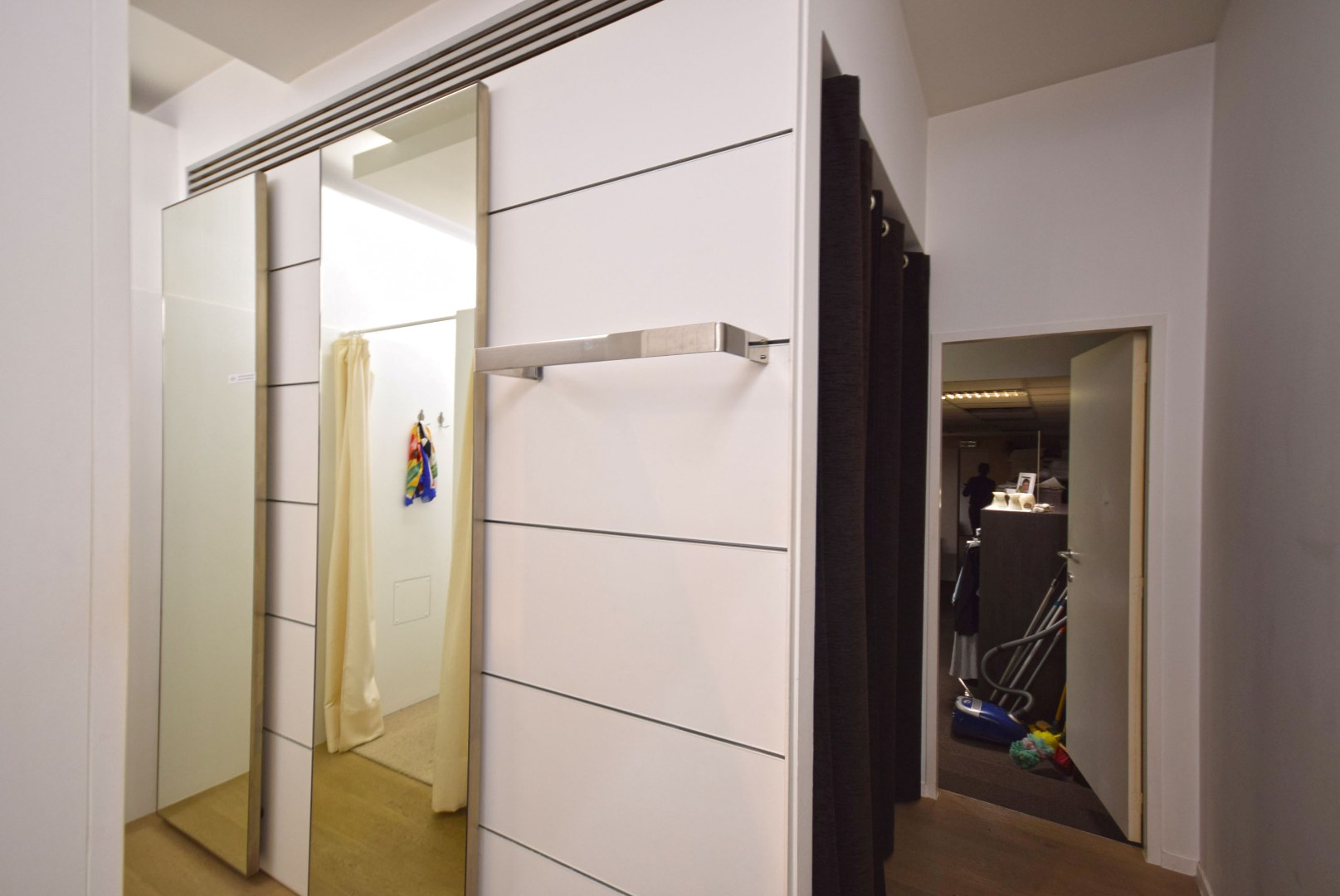 HANDELRUIMTE MET MAGAZIJN IN HET STADSCENTRUM VAN ROESELARE - foto 5