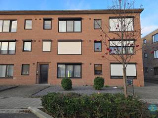 Gelijkvloers appartement met 1 slaapkamer en een autostaanplaats binnen de ring van Turnhout.Indeling:Via de inkomhal betreden we dit aangename...