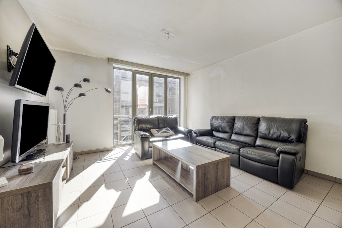 Op te frissen 2-slaapkamer appartement op toplocatie in Hasselt - foto 3