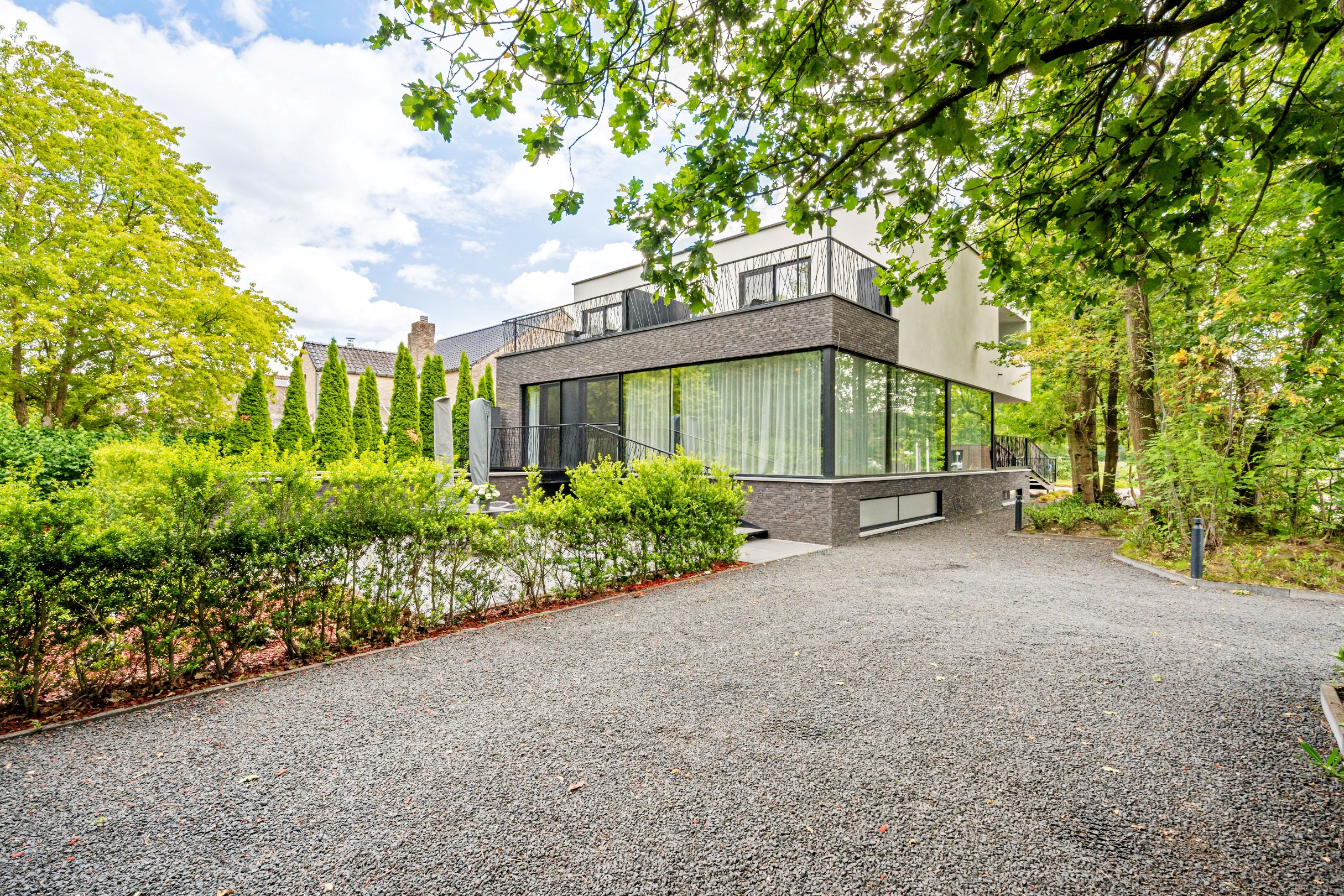 Exclusive multifunctional design villa with luxurious B&B, restaurant and exceptional potential in Zonhoven. - photo 4