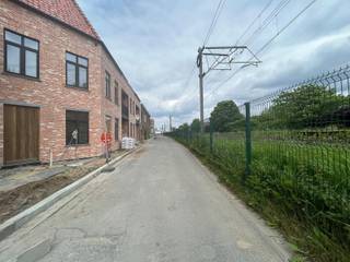 Centraal gelegen, vlakbij het treinstation en Grote Markt van Diksmuide, vindt u deze ondergrondse parkeerplaats.De ruime parkeerplaats is gelegen op...
