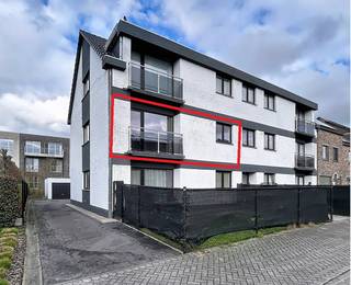 L'appartement est situé dans une rue calme à une courte distance du centre de Wolvertem, avec un emplacement idéal à proximité des écoles,...