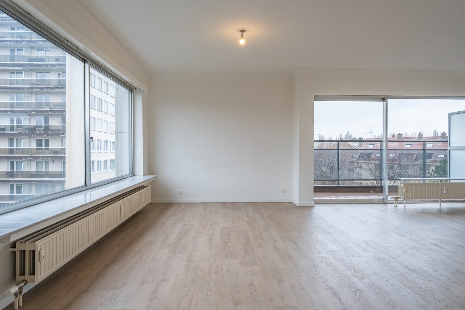 Gezellig en ruim hoekappartement met veel lichtinval en zonnige terrassen! - foto 1