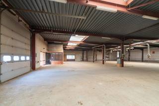 Te huur: ruime hangar gelegen aan de Sint-Annastraat in Hamme, met een totale oppervlakte van 1.000 m². Deze flexibele ruimte is ideaal...