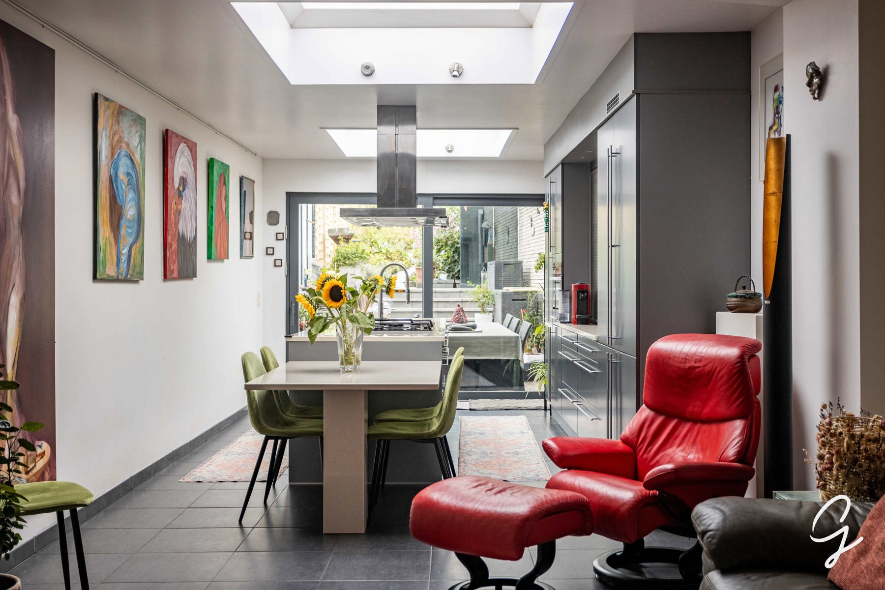 CHARMANTE WONING MET TUIN, STAANPLAATS EN PRIVATIEVE TOEGANGSWEG - foto 4