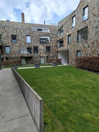 Cet appartement de 2 chambres prêt à emménager situé au premier étage est situé dans le cœur historique de Bruges et fait partie de la petite et...