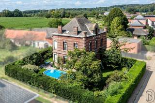 VILLA located in Houtaing with 5 bedrooms, driveway and GARDEN with trees and swimming pool. DESCRIPTION: entrance hall and staircase, large...