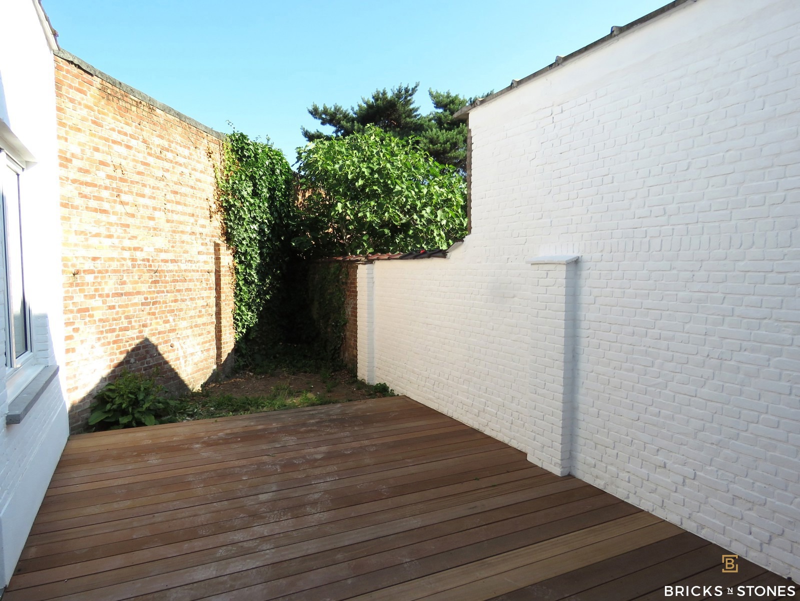 Gerenoveerd appartement met 2 slaapkamers en tuin! - foto 5