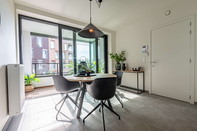 !LAATSTE KANS AANKOOP 6% BTW! Ruim 2 slaapkamer appartement in residentie DAC'ART Izegem. - foto 4