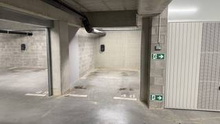 Deze autostaanplaats (P48) is bereikbaar via de Kannunik Davidlaan, vlakbij de Grote Markt en het ziekenhuis van Lier. De staanplaats is ca. 5 meter...