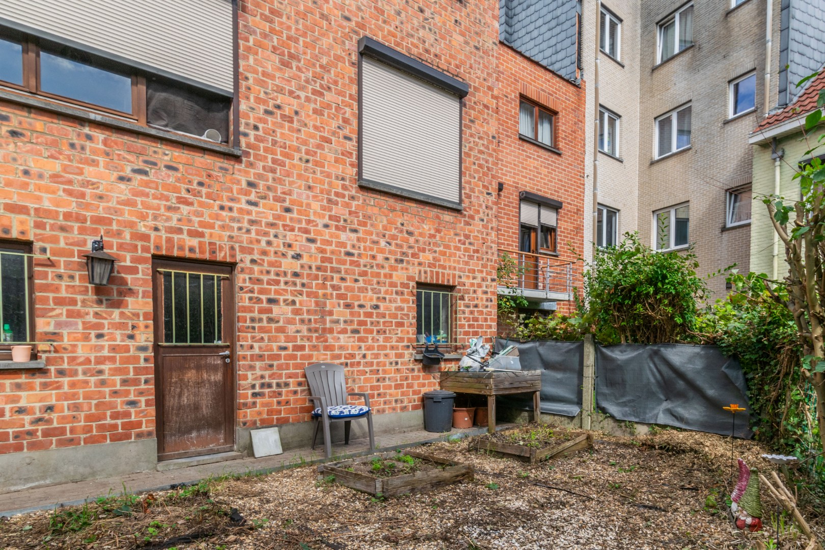 OPBRENGSTGEBOUW MET 2 APPARTEMENTEN, GARAGE & TUIN ! - foto 3