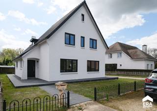 Volledig gerenoveerde woning in Achel op een groene locatie dicht bij de Nederlandse grens.De woning werd in 2025/2026 volledig gerenoveerd, alles is...