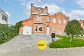 Deze prachtige woning in Gistel is een recent gerenoveerde half open bebouwing met een zonnige tuin met bijhorend terras en aanpalende garage...