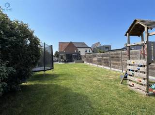 Dans le village rural et paisible d'Asper, une section de Gavere, se trouve cette charmante maison familiale prête à emménager. La propriété a...