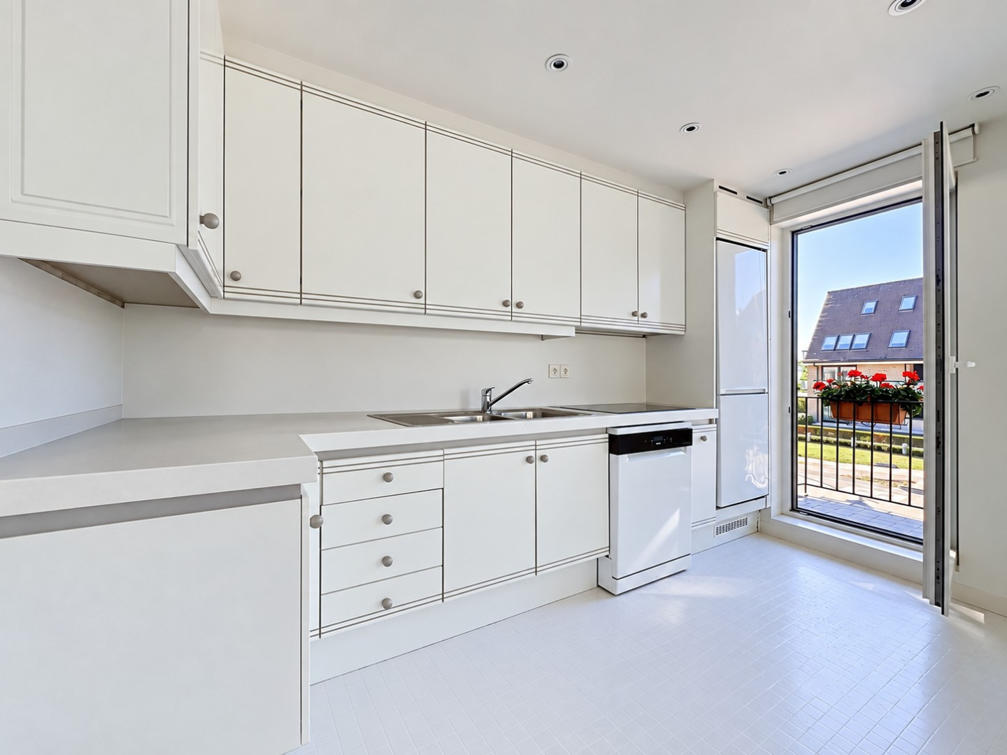 Zongericht appartement nabij het centrum van Oostduinkerke. - foto 4