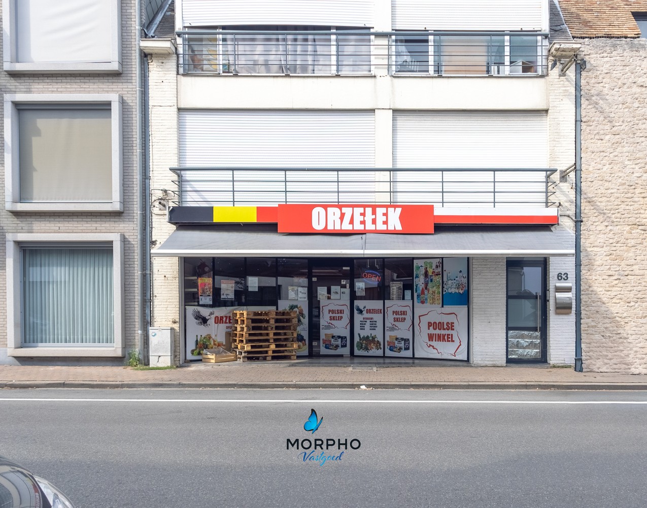 Een toplocatie koop je maar één keer. De invulling bepaalt u zelf. Op een uitstekende zichtlocatie langs de Oostendestraat in Torhout bevindt zich dit veelzijdige handelspand met ruime duplexwoonst. Dankzij de commerciële ligging, de brede etalage en de d - foto 5