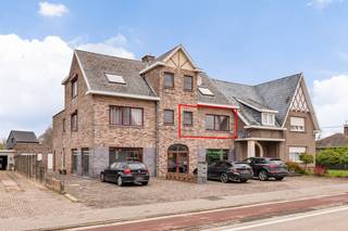 Ruim appartement gelegen op de eerste verdieping van een kleinschalig gebouw met vier eenheden.Gesitueerd op een gunstige locatie aan de rand van het...