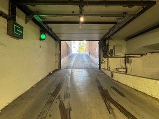 <p>Deze ondergrondse staanplaats is gelegen in de Alfred kelderstraat te centum Aalst.<br />Het gaat over staanplaats nummer 15<br /> <br />Huurprijs bedraagt €70/maand.</p><p>Beschikbaar vanaf 01/09/2026</p>