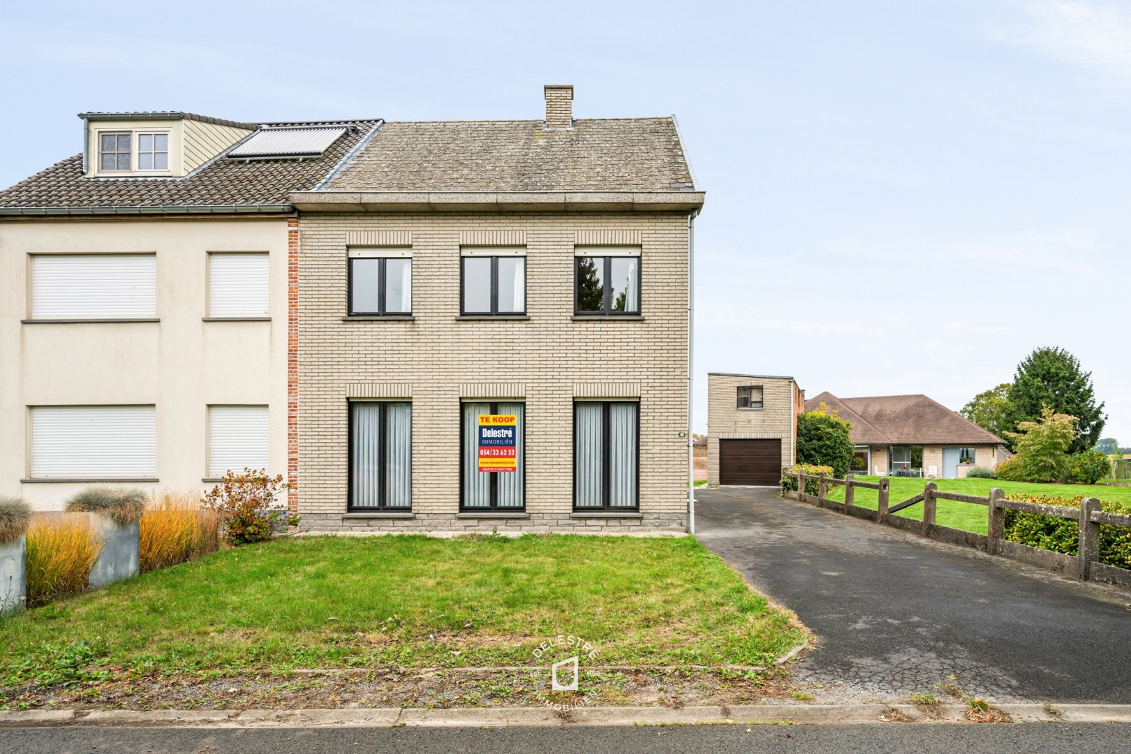 RUSTIG GELEGEN HALFOPEN MET TUIN EN GARAGE - foto 3