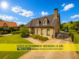 <span><span><strong>1ste bezoekdag woensdag 24 juni! Inschrijven kan via www.nobels.be onder referentienummer 4385057.</strong></span></span><br /><br />VEELZIJDIGE EN ENERGIEZUINIGE GEZINSWONING met een BEWOONBARE OPPERVLAKTE van maar liefst ca. 426 m², gelegen op een VLOT BEREIKBARE LOCATIE te Oosterzele. Dankzij de UITZONDERLIJKE VOLUMES en DOORDACHTE INDELING biedt deze eigendom met BIJGEBOUW ACHTERAAN TAL VAN MOGELIJKHEDEN voor wie op zoek is naar een combinatie van WONEN en WERKEN, het uitoefenen van een VRIJ BEROEP of extra ruimte voor hobby's en opslag. De woning werd uitgerust met 22 ZONNEPANELEN, HR-BEGLAZING en AIRCO'S, wat resulteert in een GUNSTIG EPC-LABEL B en een ENERGIEZUINIGE WOONERVARING.<br />De indeling gaat aLs volgt: via de uitnodigende inkomhal heeft u toegang tot een aparte bureauruimte( ideaal voor thuiswerk of professioneel gebruik) de spatieuze leefruimte met aansluitend de ingerichte keuken. Via de achterliggende hal bereikt u het gastentoilet, 2 praktische berg-/wasruimtes en de dubbele inpandige garage. Op de 1ste verdieping geeft de ruime nachthal toegang tot de 4 volwaardige slaapkamers, een recent ingerichte badkamer (2026) en een uiterst ruime polyvalente ruimte met aparte badkamer, perfect als hobbyruimte of extra slaapkamer. Verder is er ook nog een kelder én kruipkelder aanwezig! <br />Buitenshuis beschikt deze eigendom over een zonnig terras, een onderhoudsvriendelijke tuin (volledig omheind) en een ruime oprit met voldoende parkeergelegenheid. Een absolute troef is het RUIME BIJGEBOUW , bestaande uit 2 verdiepingen. Het gelijkvloers omvat een garage en extra bergruimte, terwijl de bovenverdieping werd ingericht als een polyvalente opslag-, hobby- of werkruimte. Hierdoor biedt deze eigendom uitzonderlijke mogelijkheden voor zelfstandigen of wie nood heeft aan extra ruimte.<br /><br />Adres: Geraardsbergse Steenweg 221A te Oosterzele<br /><br />EPC: 192kWh/m², G-score en P-score A, Geen renovatieverplichting van toepassing, Bestuursmaatregelen in het maatregelenregister: Neen