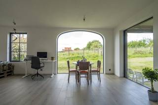 Venez découvrir ce bien lors de la pré-vente le samedi 21/06 entre 10h et 12h, sur rendez-vous uniquement !Cette maison neuve encore à...