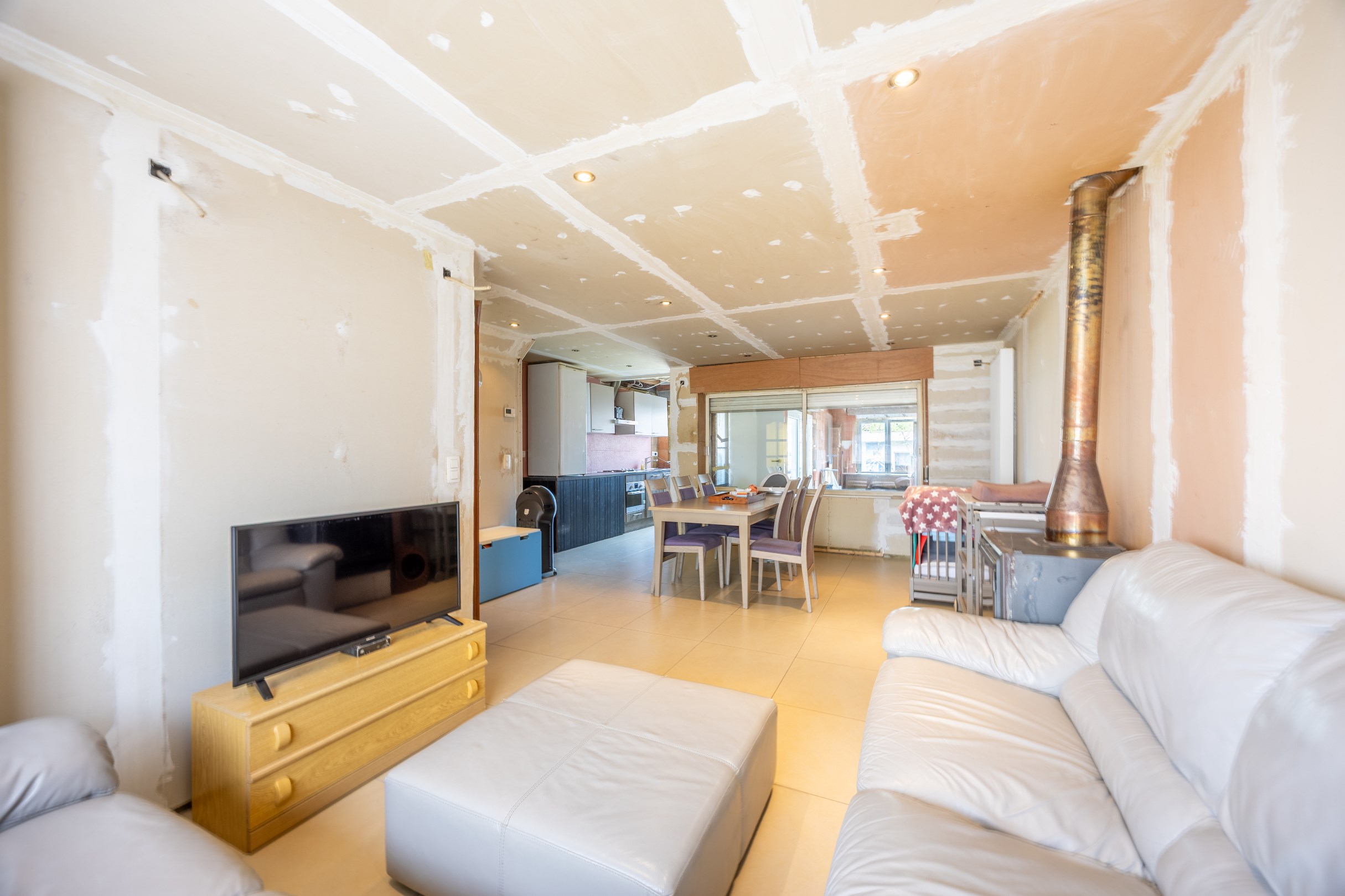 Verder te renoveren halfopen woning met uitweg. - foto 3