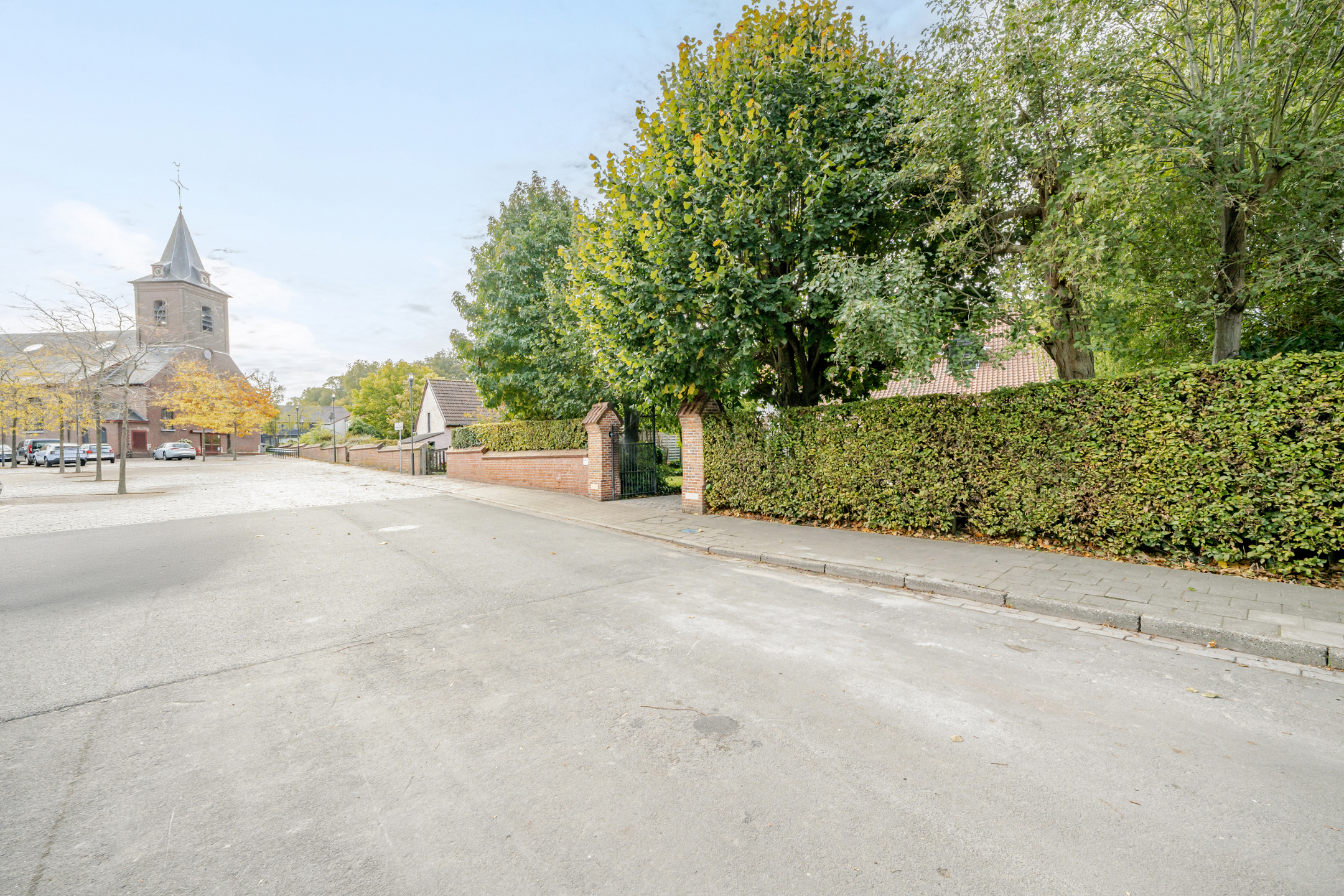 Charmante herenwoning met uitweg achteraan (3 garages).  - foto 5
