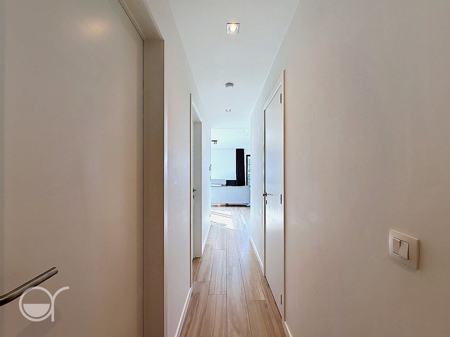 Ruim en lichtrijk tweeslaapkamerappartement met autostaanplaats te huur - foto 5