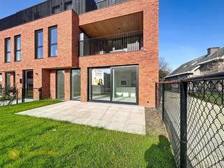 Prachtig nieuwbouwappartement te koop in Wachtebeke.Dit energiezuinige BEN-appartement (Bijna-EnergieNeutraal) biedt een bewoonbare oppervlakte van...