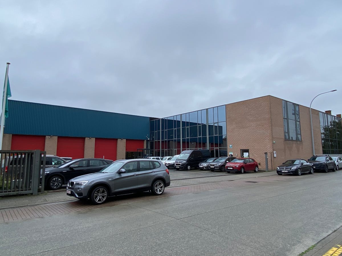 Kantoorgebouw op centrale ligging te Roeselare - foto 2
