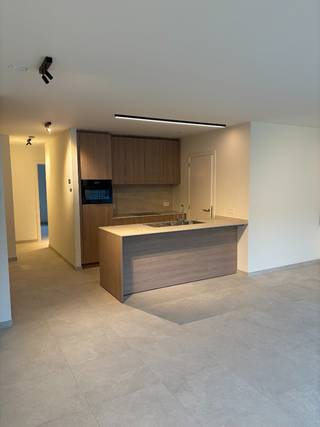Te huur in Brugge – 2 slaapkamer nieuwbouw appartement in project LUUXModern wonen op een toplocatie vlak bij het historisch centrum.Welkom in LUUX,...