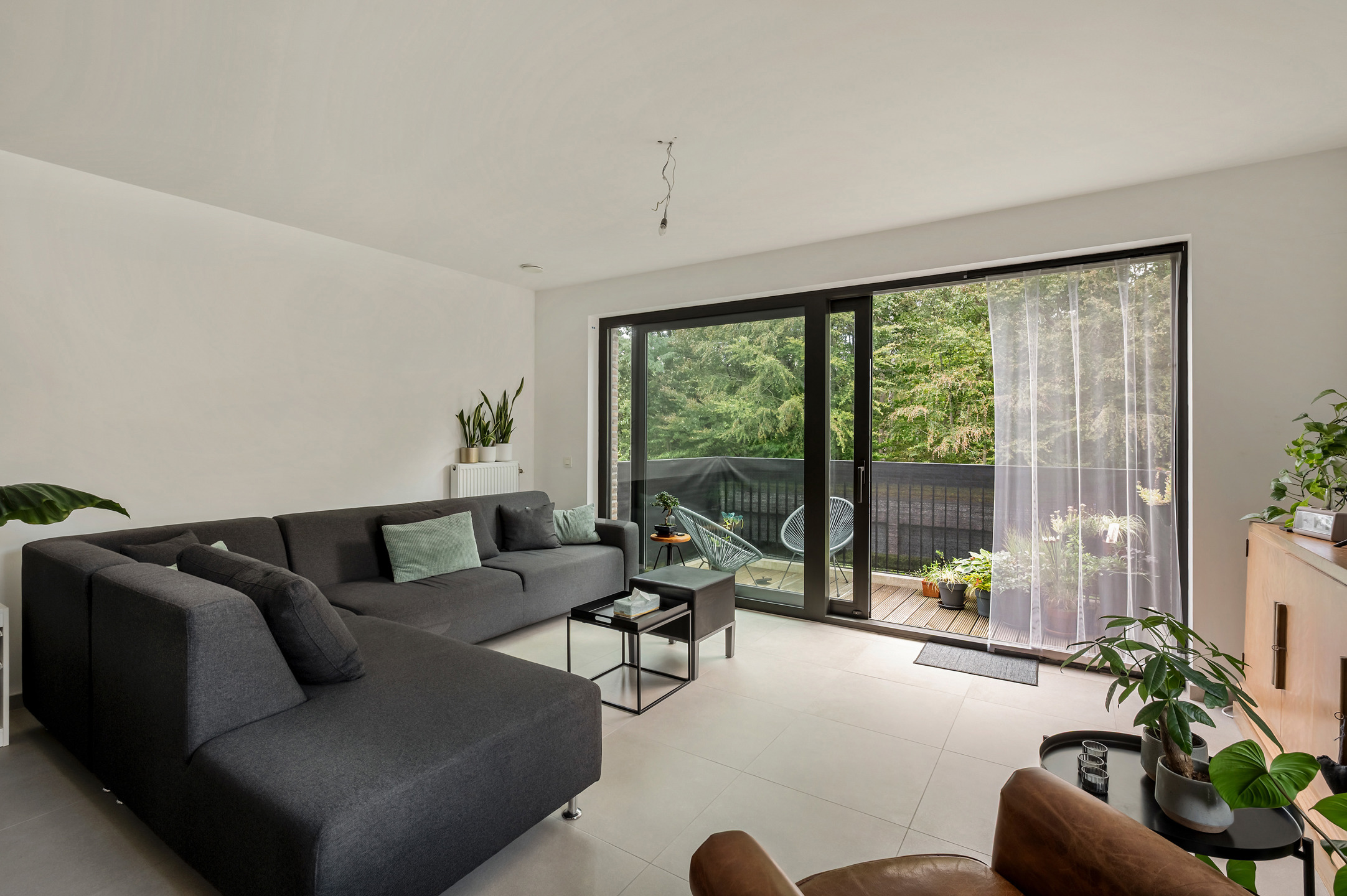 Lichtrijk 2-slaapkamerappartement met groen terras en ruime garagebox in hartje Heide - foto 4