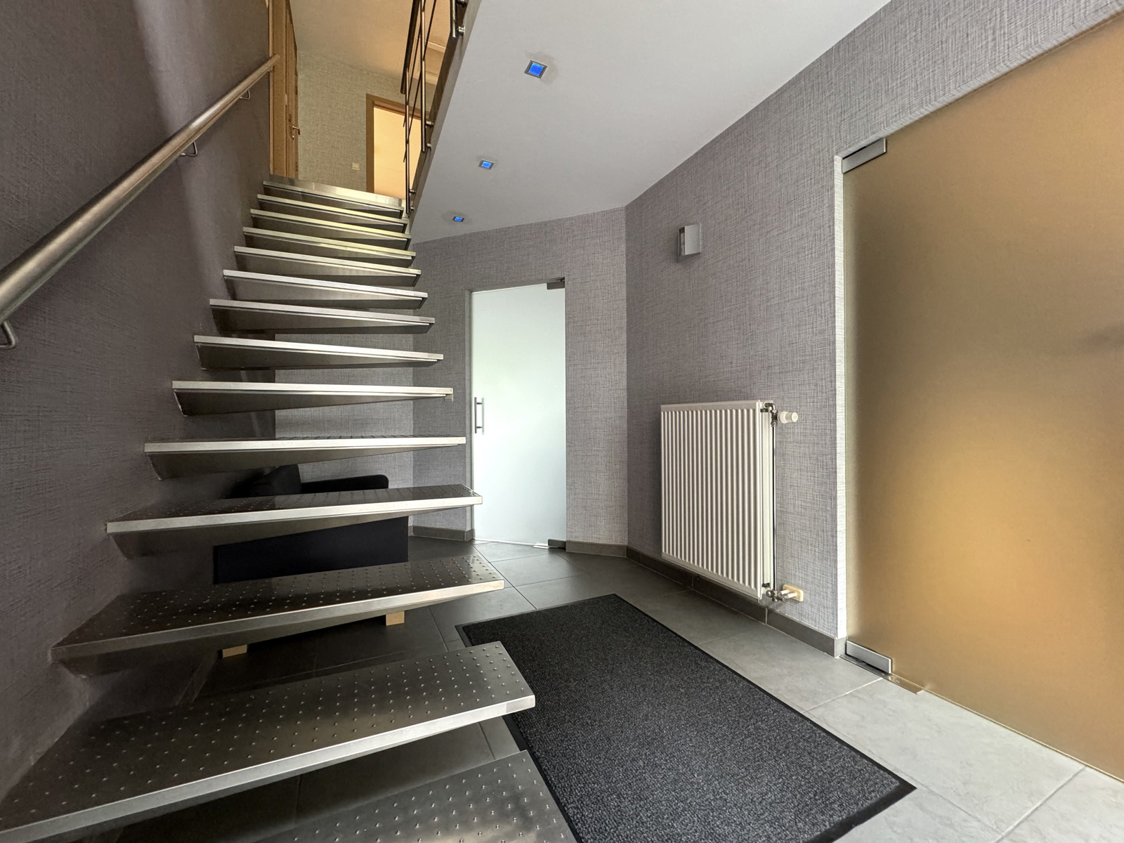 Te huur: bemeubeld kantoor nabij Aalst! - foto 4