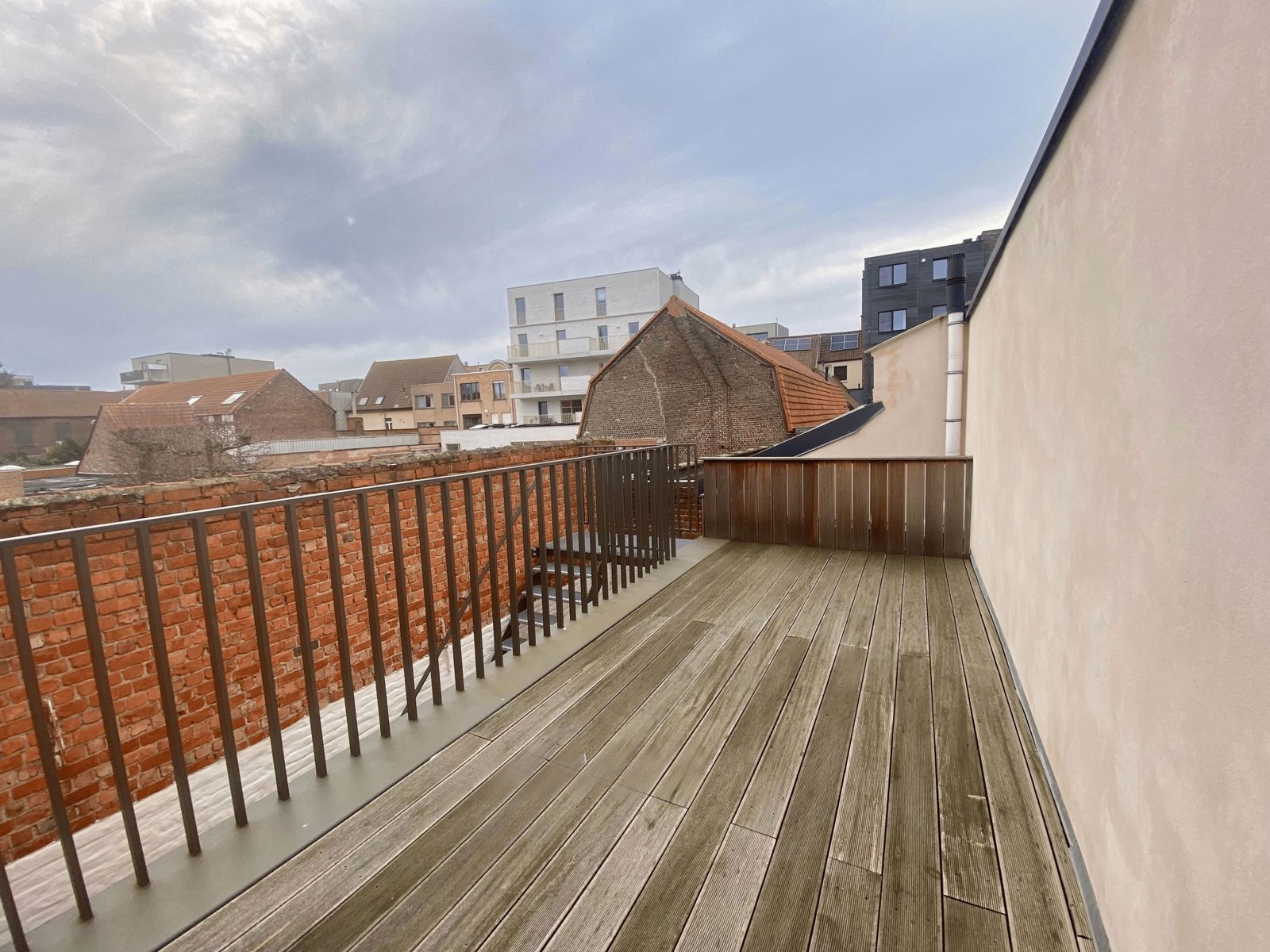 Volledig gerenoveerde woning op centrale ligging in Deinze - foto 3