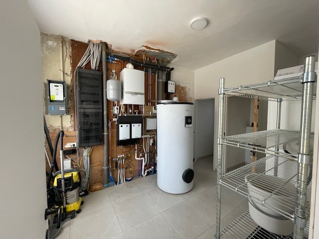 Uiterst ruime (>300m² bewoonbaar) gezinswoning met 6 slaapkamers &amp; garage - foto 5