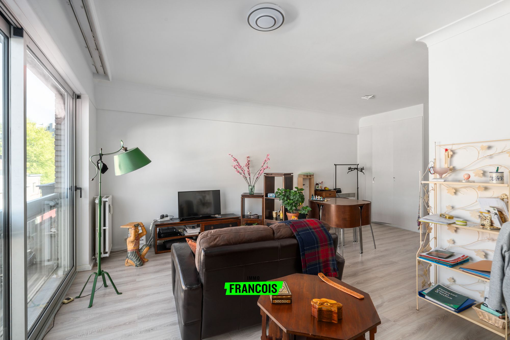 INVESTERING – 1-slaapkamerappartement met aangepaste service te Ukkel - foto 2