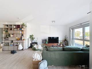 Dit appartement is gelegen op een toplocatie net buiten de ring van Brugge, in een rustige en groene omgeving langs de Damse Vaart. De buurt biedt...