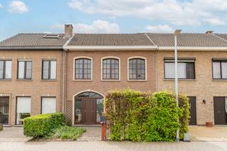 Ligging: rustig en centraal gelegen in de dorpskern van Oud-Turnhout vlakbij scholen, openbaar vervoer, winkels en met een vlotte verbinding...