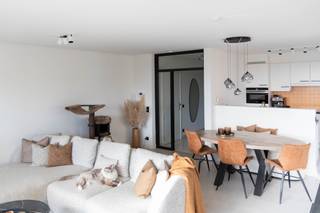 Ruim verzorgd GELIJKVLOERS appartement met 2 slaapkamers in een kleinschalige Residentie “Amaryllis II”. Het gelijkvloers appartement bestaat uit...