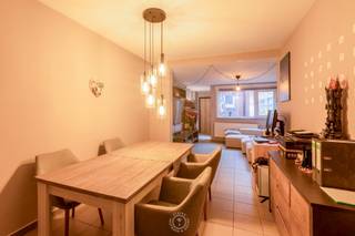 Deze gezellige en instapklare stadswoning is ideaal gelegen in het centrum van Sint-Niklaas, op wandelafstand van het station, winkels, scholen...