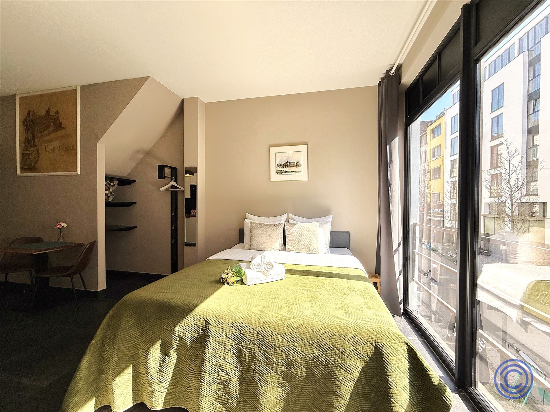 Vergund en instapklaar pand met handelspand en 3 studio's voor Airbnb! - foto 2