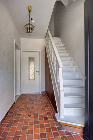 Bent u op zoek naar een instapklare woning met ruimte, comfort én potentieel, gelegen in een rustige, kindvriendelijke buurt? Dan is deze...