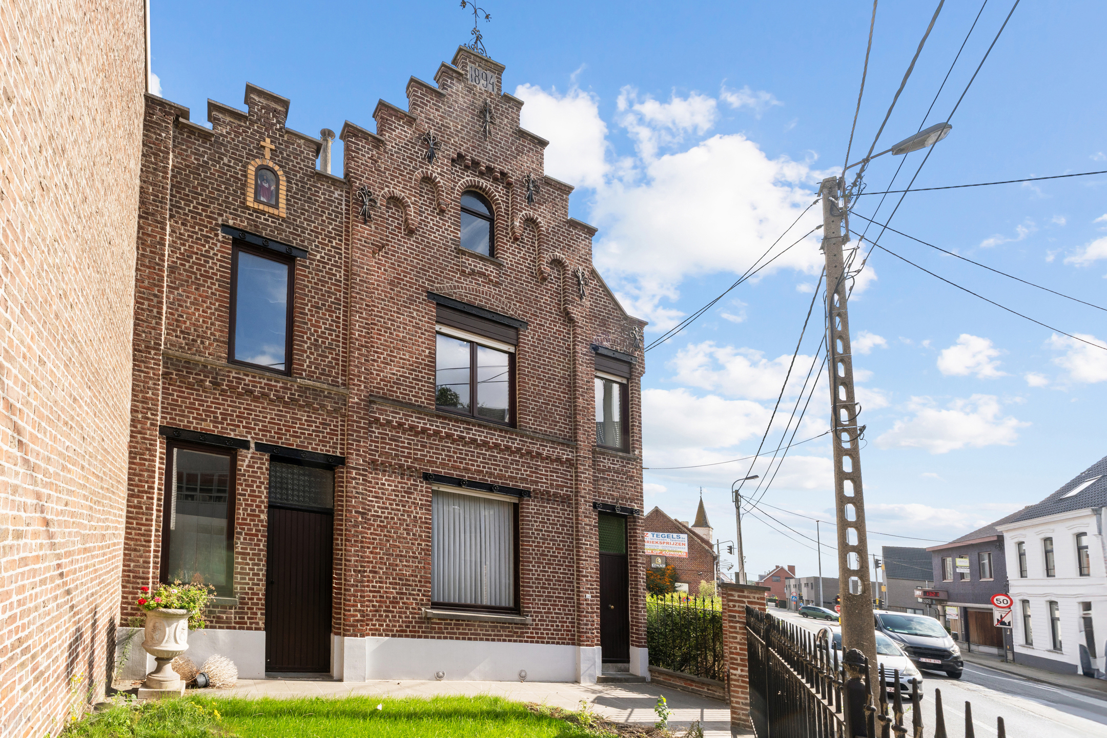 Te renoveren, charmant herenhuis met 2 garages en atelier - foto 2
