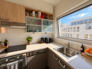 Op een toplocatie in het bruisende Antwerpse Zuid, in de Pacificatiestraat 5, bevindt zich dit comfortabele, gemeubelde tweeslaapkamerappartement in een kleinschalig gebouw.<br /><br />Het appartement beschikt over twee ruime slaapkamers en wordt gemeubeld verhuurd, waarbij de meubels inbegrepen zijn in de huurprijs. Dankzij de praktische indeling en de volwaardige slaapkamers is het appartement bijzonder geschikt voor co-housing, maar ook voor koppels of kleine gezinnen.<br /><br />De ligging op het Zuid is een absolute troef: geniet van de levendige buurt, gezellige cafés en restaurants, leuke winkels en de nabijheid van het stadscentrum.<br /><br />Interesse? Contacteer City Immo Group voor meer informatie of een bezoek ter plaatse.