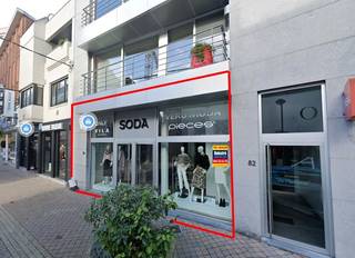 Goed gelegen handelsgelijkvloers of kantoor, gelegen in het centrum van Waregem ( ex-Soda )Dit pand heeft een oppervlakte van ca. 280 m² winkel en/of...