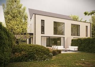 Ontdek deze halfopen nieuwbouwwoningen gelegen in een doodlopende straat met een gunstige ligging.<br /><br />De woningen worden gebouwd op een perceel van ca. <strong>3a 78ca</strong> in een zeer rustige doodlopende straat, waar kinderen veilig op straat kunnen spelen. Dankzij zijn centrale ligging bevindt u zich nabij de E313, Olen shopping park en het centrum van Olen alsook Westerlo. <br /><br /><strong>Indeling van deze woningen: </strong><br />- Inkomhal met gastentoilet<br />- Open leefruimte aansluitend aan de keuken met praktische berging<br />- 3 lichtrijke slaapkamers<br />- Badkamer voorzien van bad, douche, dubbele wastafel & wc<br />- Grote zolderruimte met vastetrap<br /><br /><strong>Troeven van deze woningen:</strong><br />- Energiezuinige & kwalitatieve bouw met een zeer laag E-peil<br />- ± 245 m² bewoonbare oppervlakte<br />- 3 ruime slaapkamers + uitbreidbare zolder<br />- Afwerking op maat volgens het lastenboek<br />- Grote carport<br /><br /><strong>Prijsinformatie:</strong><br />De geadverteerde prijs is exclusief: 21% btw, aansluitingskosten, notariskosten en registratierechten op het grondaandeel.<br /><br />Bent u op zoek naar een kwalitatieve, energiezuinige gezinswoning in een centrale maar kindvriendelijke omgeving? Maak snel uw afspraak via 014 58 02 08 of info@immovl.be.