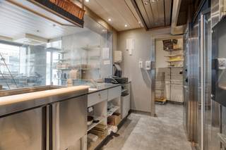 Handelspand (voormalige bakkerij) op één van de beste handelsliggingen in Tienen met o.a. een totale oppervlakte van maar liefst 347 m²,...