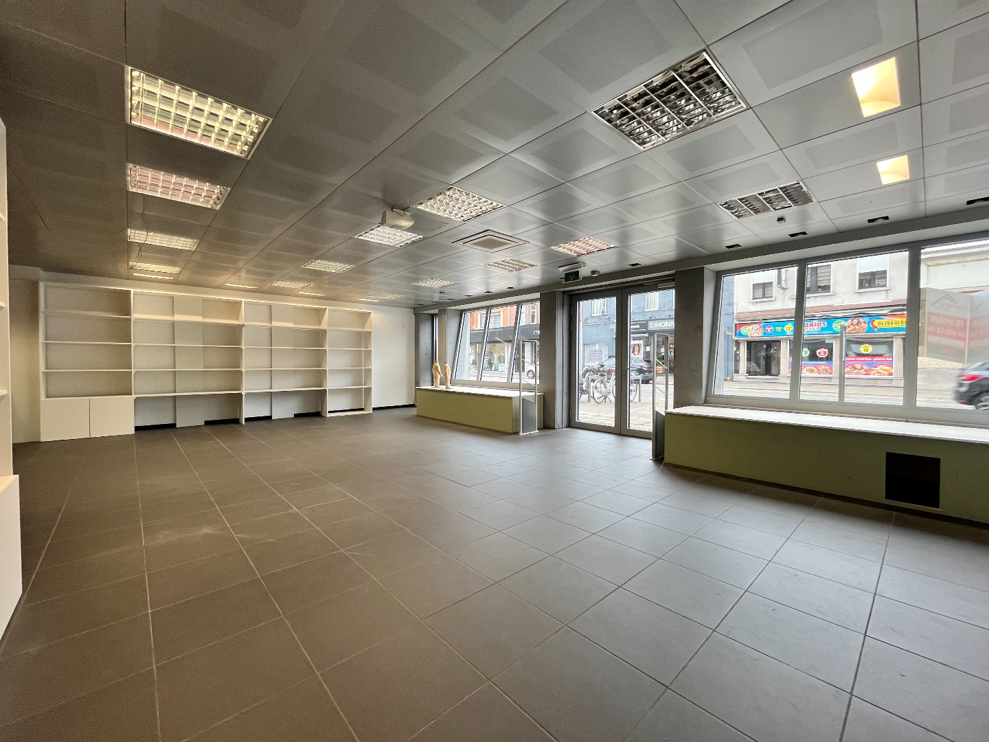 Commercial à louer à Anvers - photo 4